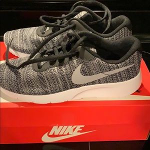 Boys size 4Y Brand New Nike sneakers